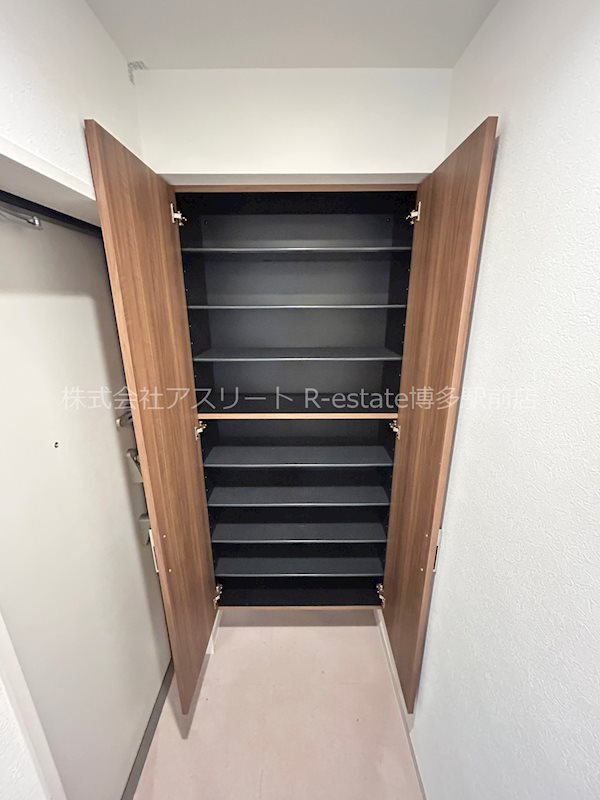 サニークレスト渡辺通 玄関
