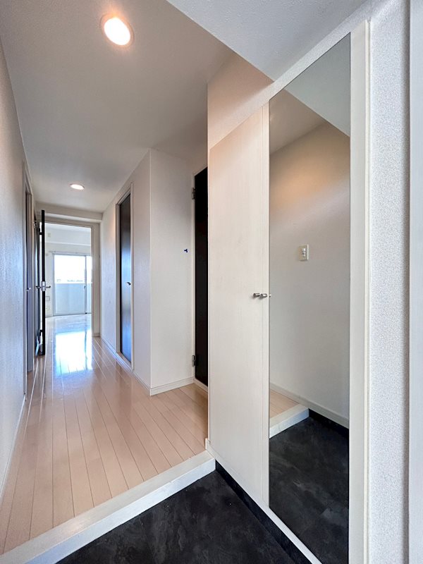 フェリススクエア 玄関