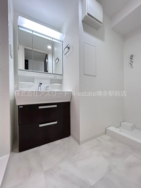 ドゥバーグ渡辺通 その他4