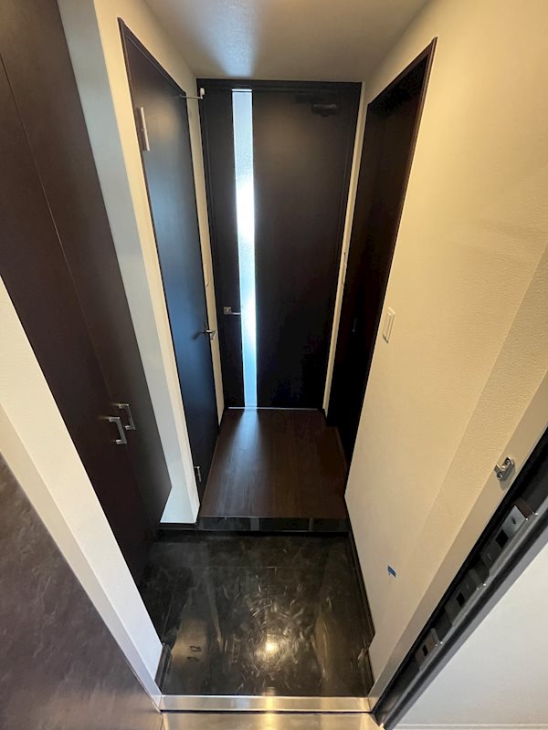 アルファシオディフォンド 玄関