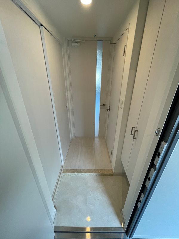 アルファシオディフォンド 玄関