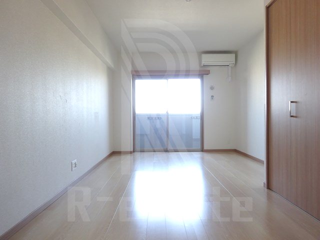 ロイヤルコンフォート渡辺通252 リビング