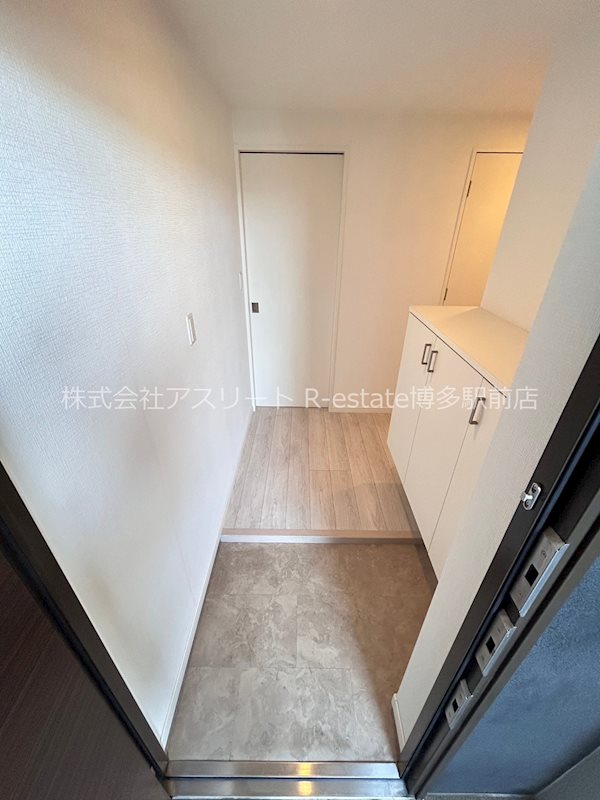 サヴォイラルカンジュ 玄関