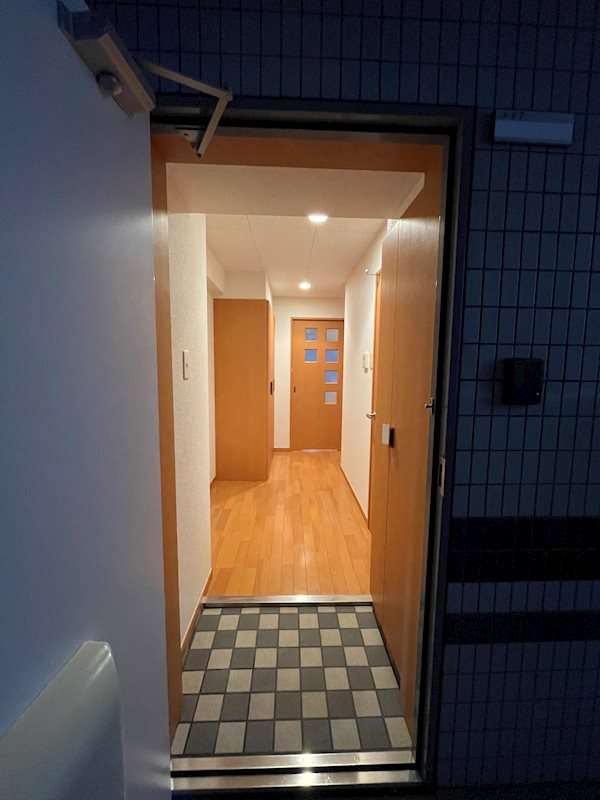 ロイヤル渡辺通2 88 玄関