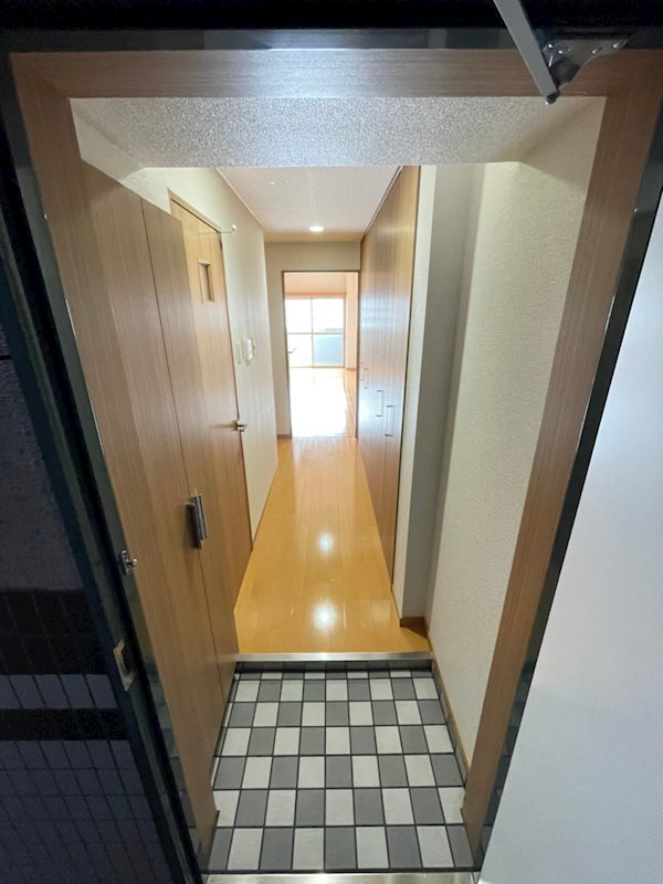 ロイヤルリバービュー143 玄関