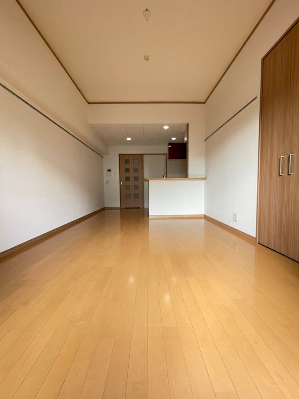 ロイヤルリバービュー143 リビング