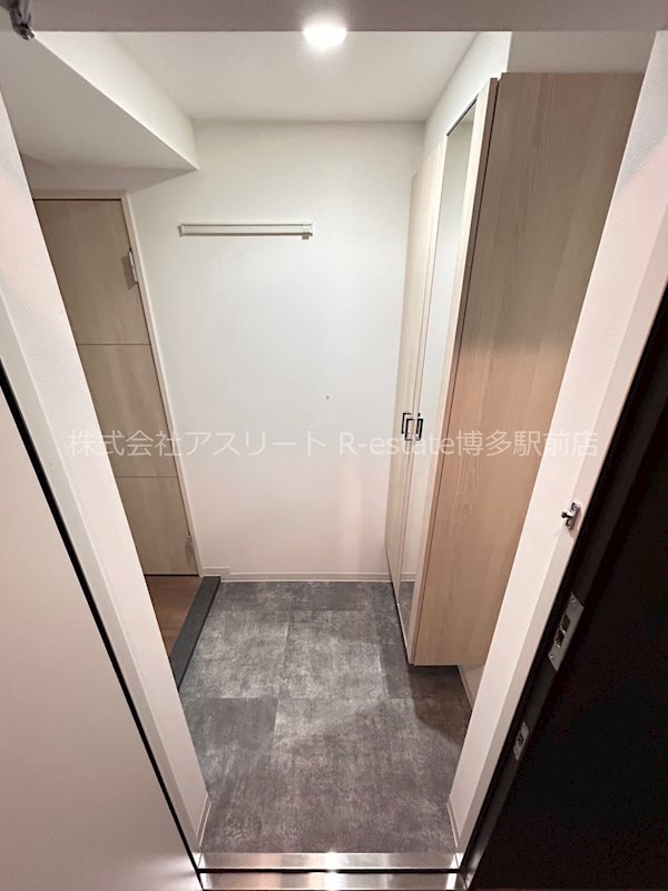 メゾンドリエール博多 玄関