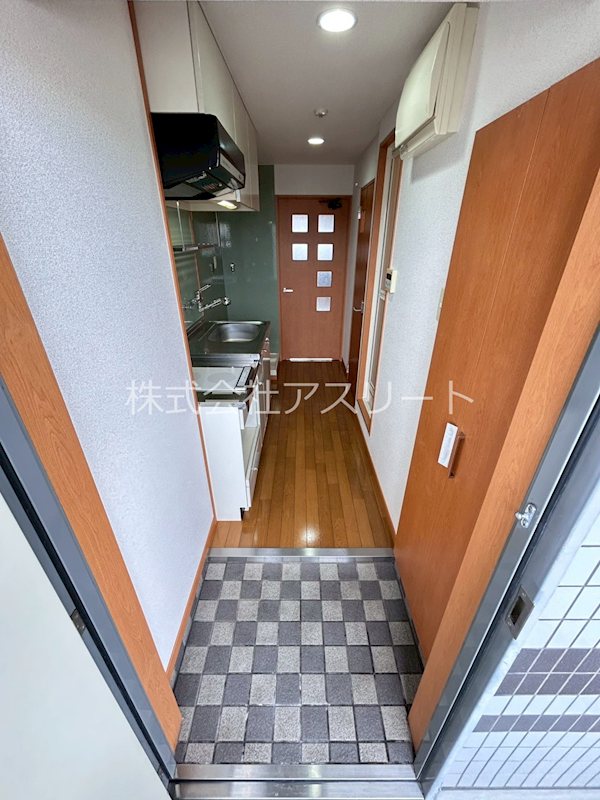 ロイヤル日赤通80 玄関