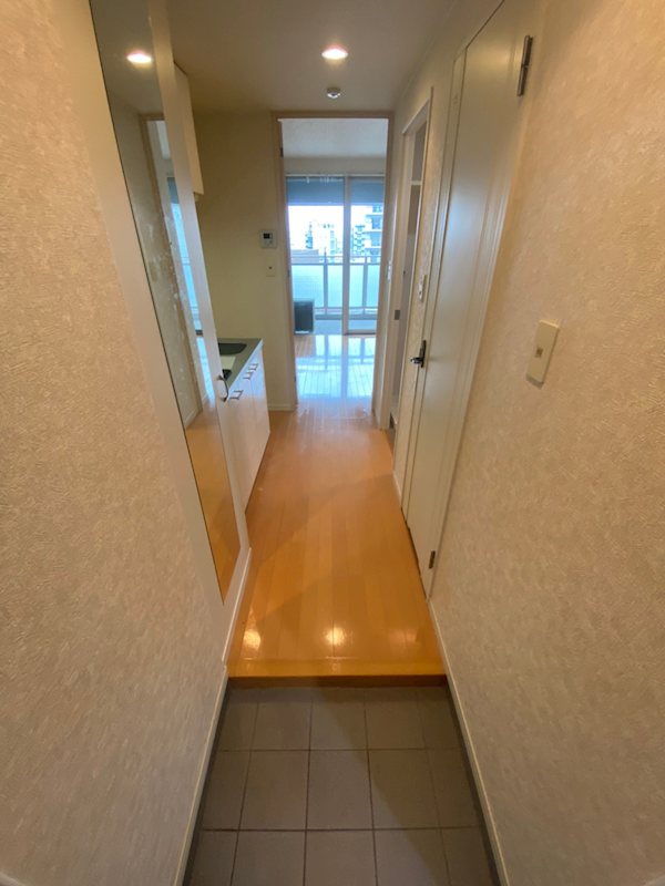 サヴォイテンジンクォーター 玄関