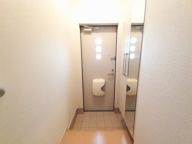ヴィラ　モデルノ 玄関