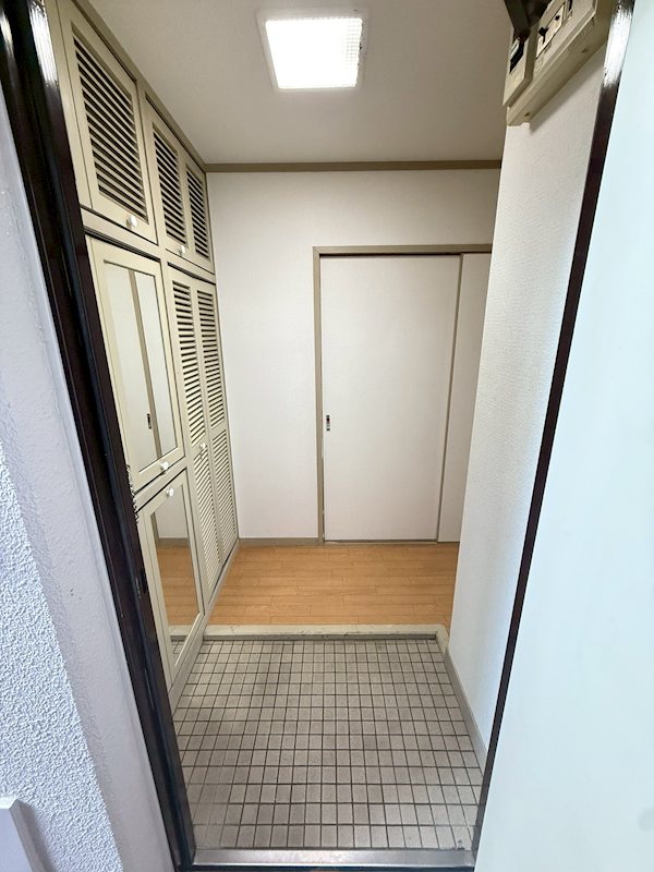 エメラルドマンション和白 玄関