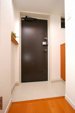エンクレスト博多3 玄関