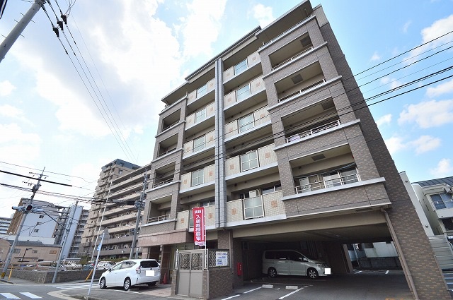 カルフール 202号室 外観