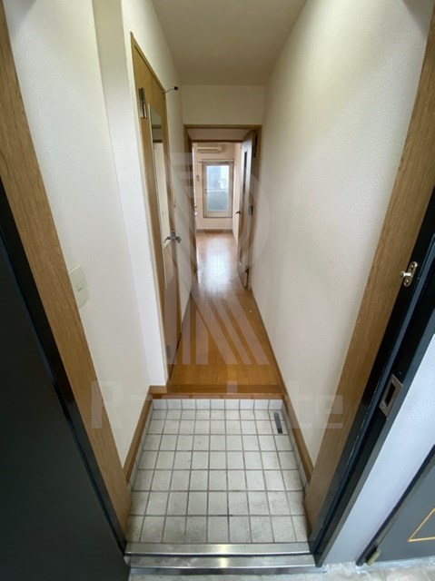 エステートモア白金クロス 玄関