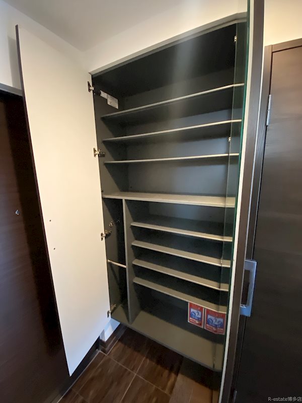 アルファシオミラーニ 玄関