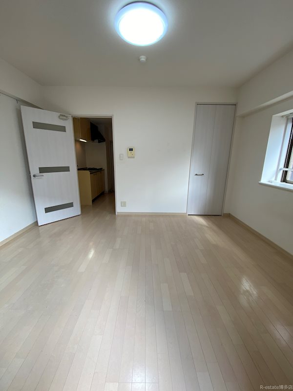 ピュアドームラシュールイン博多 ベッドルーム