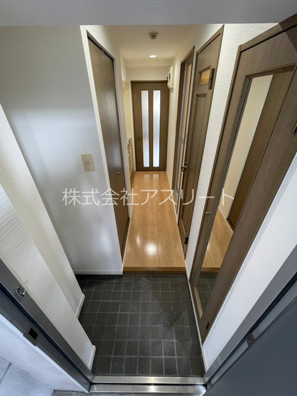 パインストン今泉 玄関