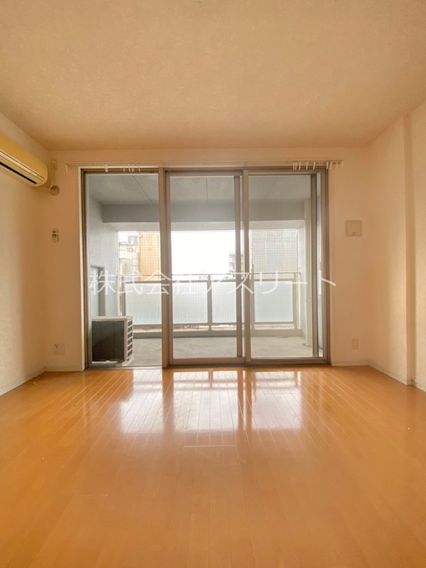 サヴォイテンジンクォーター リビング