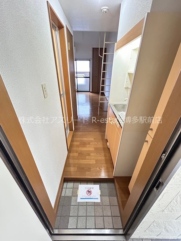 アイブルー天神南 玄関