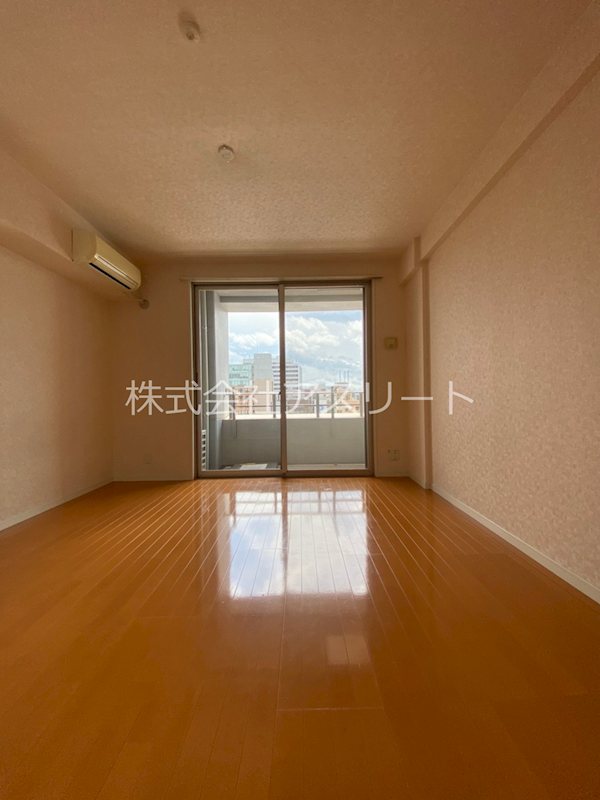 サヴォイテンジンクォーター リビング