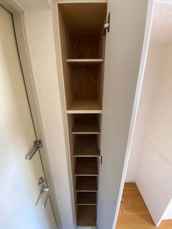 クレタ県庁前 玄関