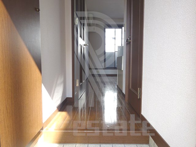 エステートモア日赤アベニュー 玄関