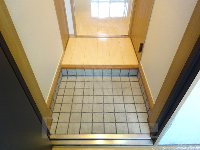 エステートモア警固本通り 玄関