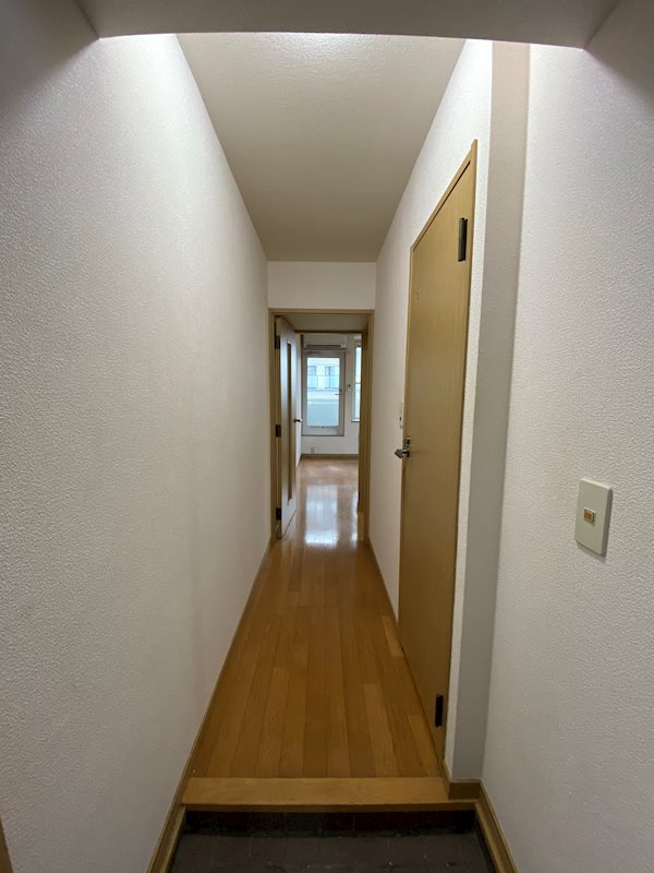 エステートモア赤坂 玄関