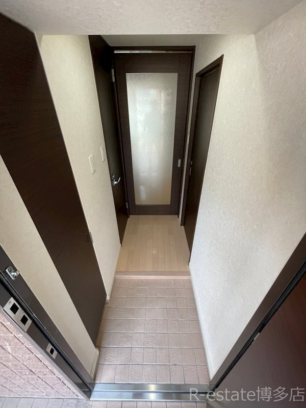 サリナス大名弐番館 玄関