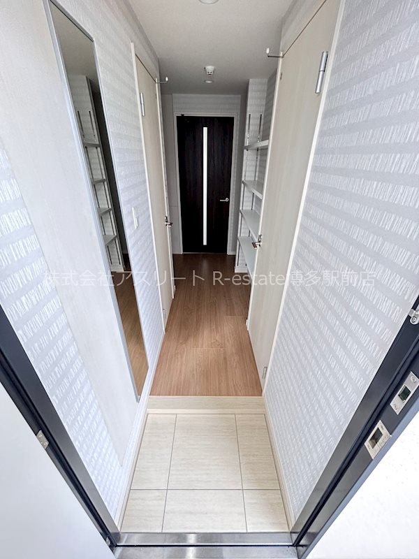 サヴォイラコートワジー 玄関