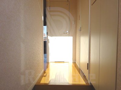 サヴォイグランデス 玄関