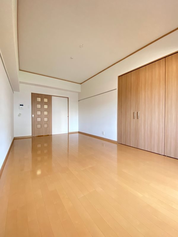 ロイヤルリバービュー143 リビング