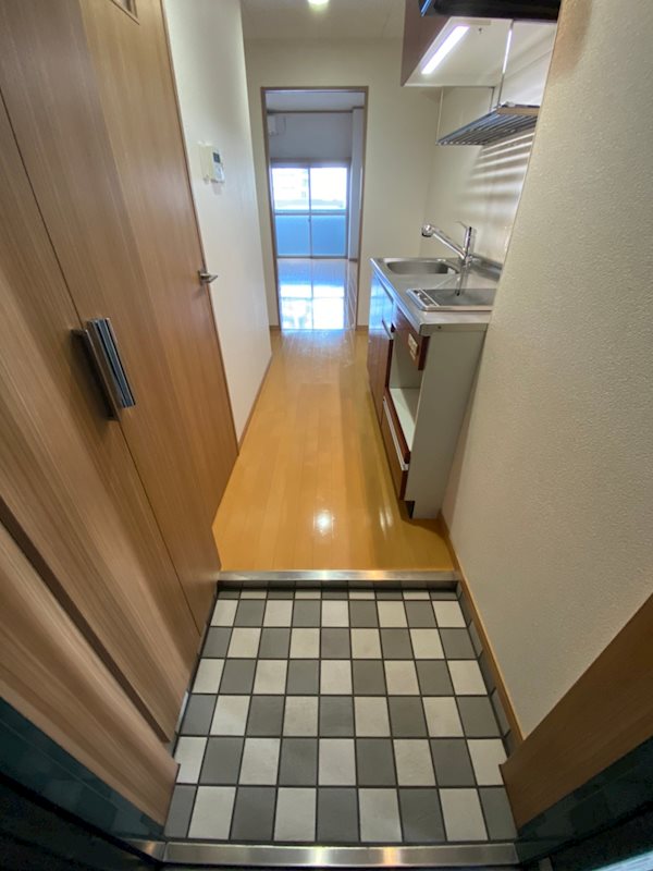 ロイヤルリバービュー143 玄関