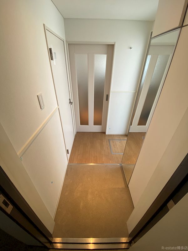 カトラス天神南 玄関