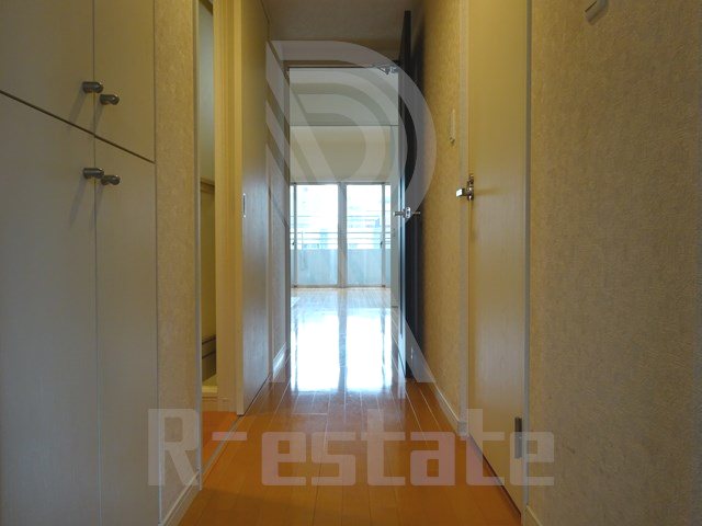 サヴォイグランデヴィル 玄関