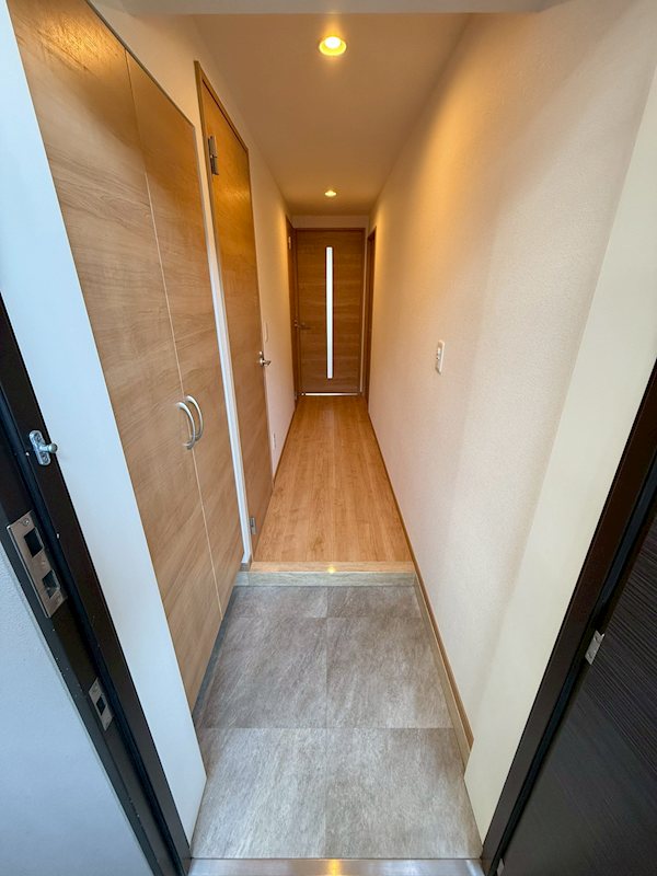 CINQ　IWASE　BLD 玄関