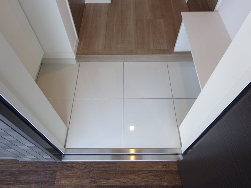 サヴォイラサブリエール 玄関