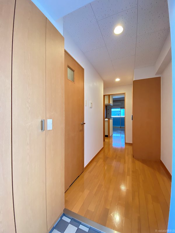 ロイヤル渡辺通2 88 玄関