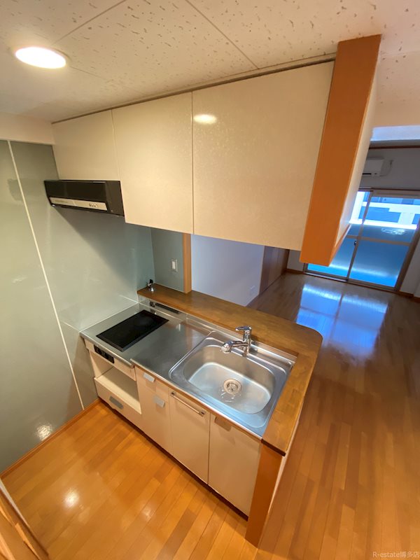 ロイヤル渡辺通2 88 キッチン