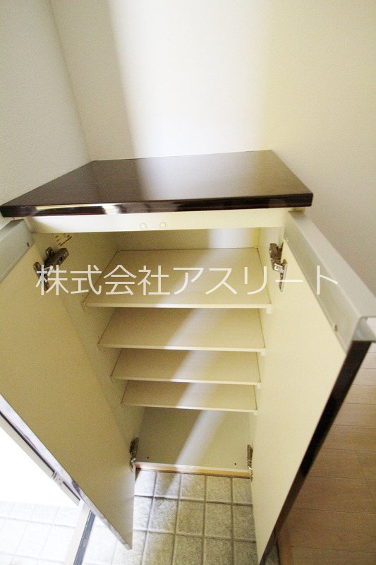 THEMEWSFLAT箱崎 玄関