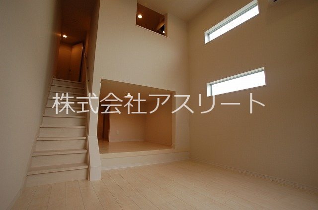 ピエス千早A リビング