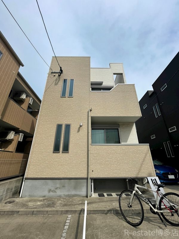 GRANDTIC箱崎宮前 205号室 外観