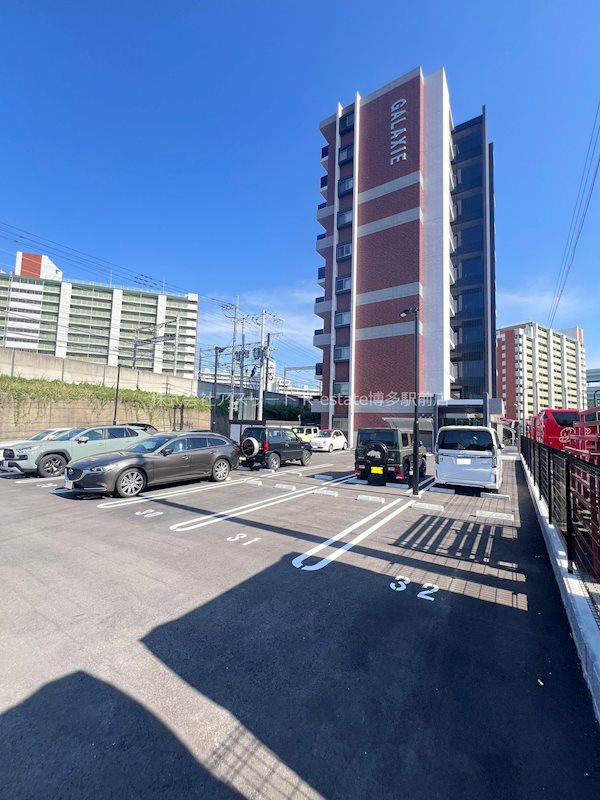 ギャラクシー博多駅北 駐車場