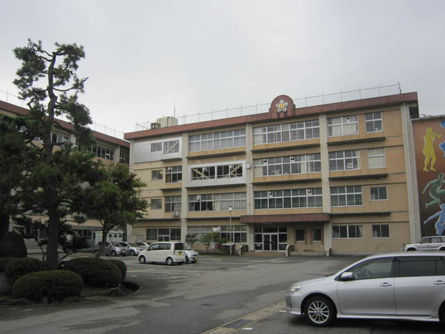 シープレーリー千石町A 中学校