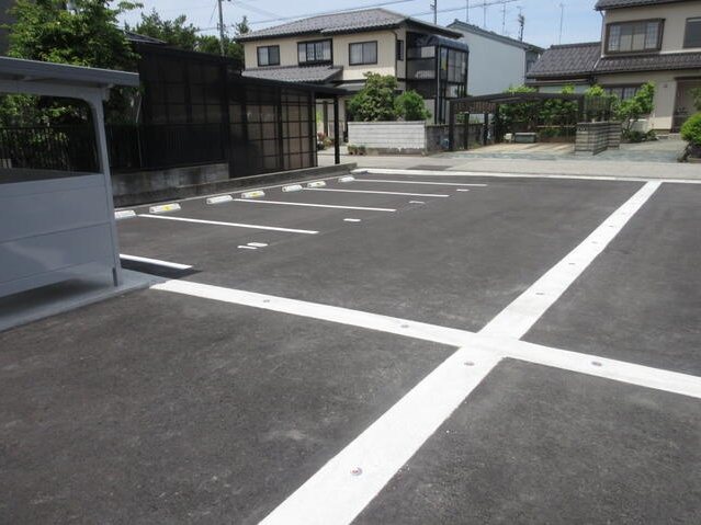 アバンティ木津B棟 駐車場