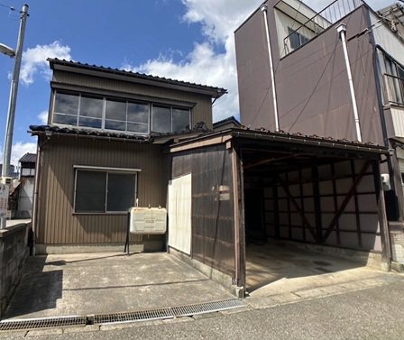高岡市横田町２丁目戸建 外観