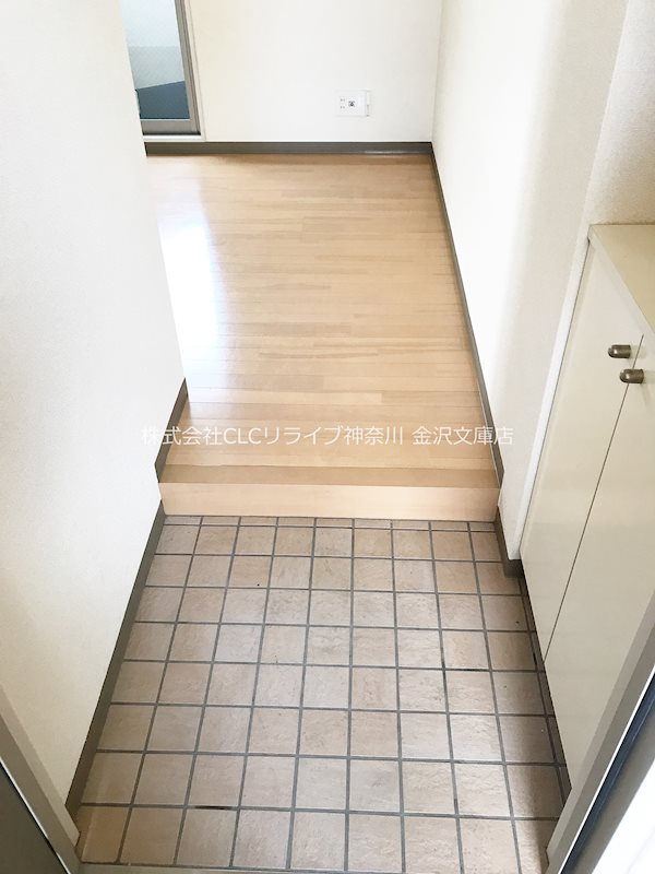 ラフィネ金沢八景  玄関