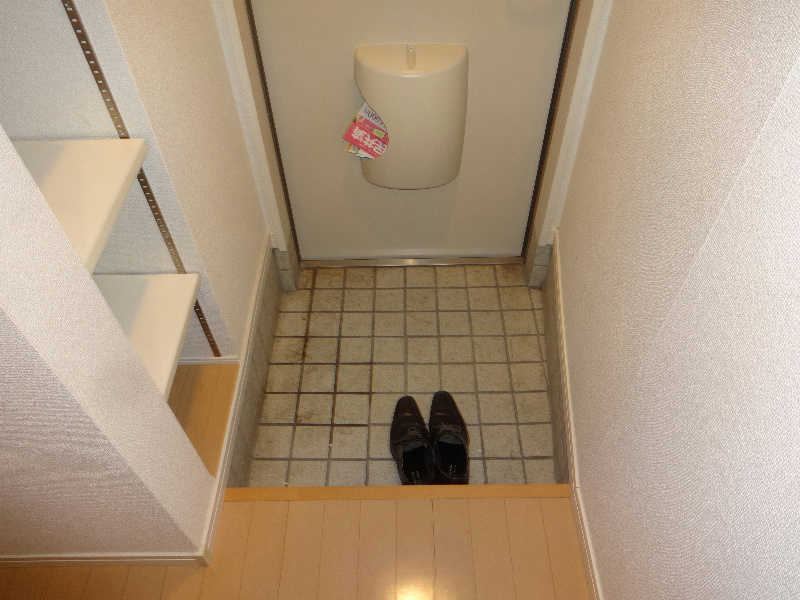 ヒルズ富岡 玄関