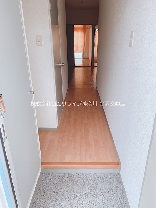 ブルーグレース八景 玄関