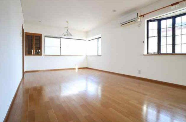 金沢区谷津町戸建 リビング